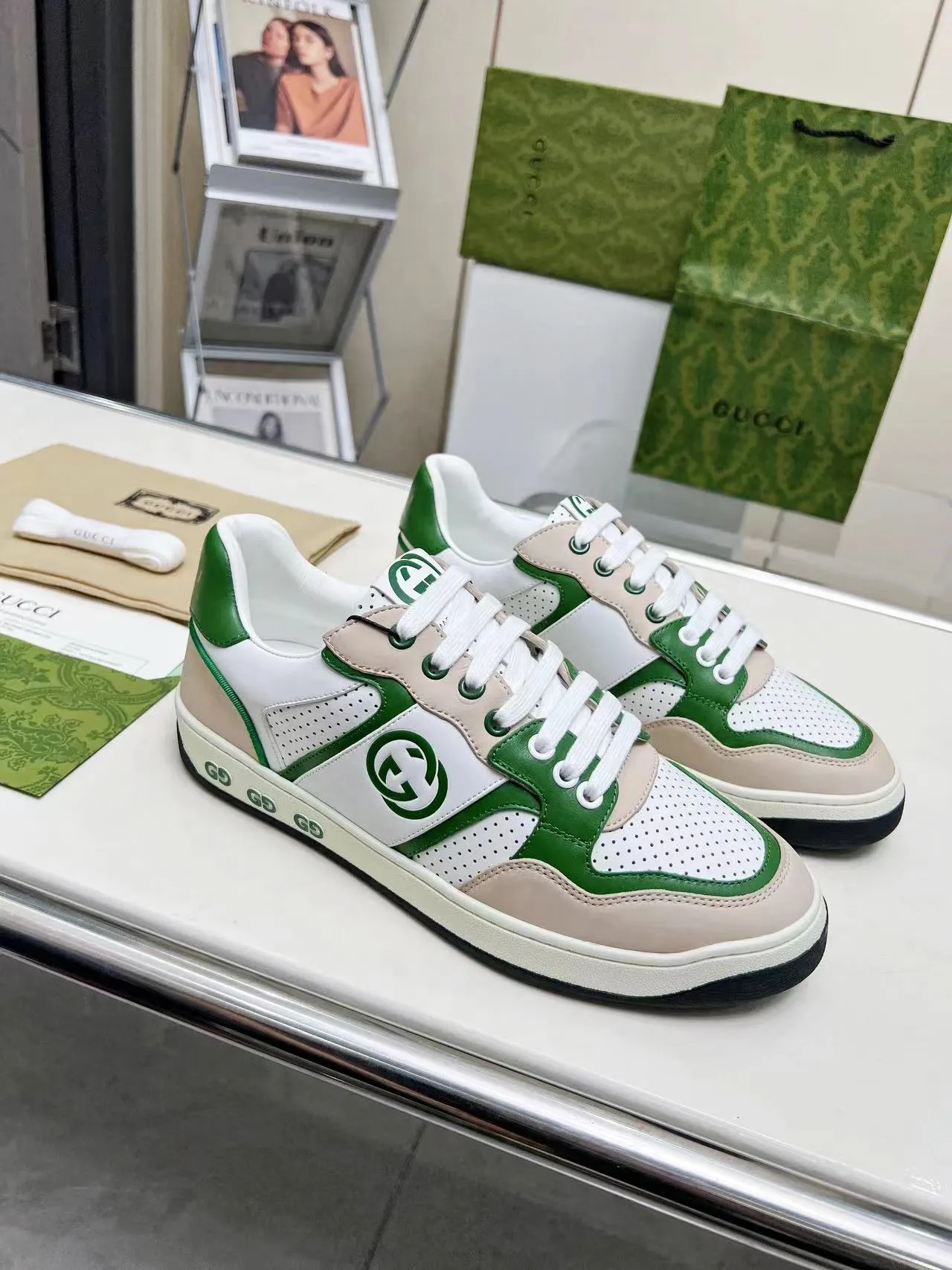 P620 💞💞Gucci G Home’s latest popular sports shoes, couple’s style, casual, retro white shoes 🌸🌸🌸 New popular series. The exquisite and compact interlocking double G logo romantically interprets the aesthetic concept of this series. Made of off-white leather, retro inspiration is cleverly blended into the sneaker design to reinterpret the brand logo. Exquisitely packaged at the delivery counter 🛍📦 ▪️Fabric: Original custom-made imported first-layer cowhide leather ▪️Lining: Original custom-made imported cowhide lining ▪️Outsole: Original molded two-color TPU outsole ▪️Size: Women's 35-40 / Men's 39-45